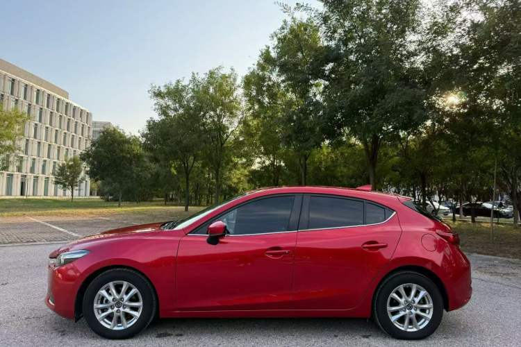 Used Mazda Mazda 3 Axela 2019 Cloud-Control Edition Hatchback 1.5L Automatic Comfort Model China VI Standard
