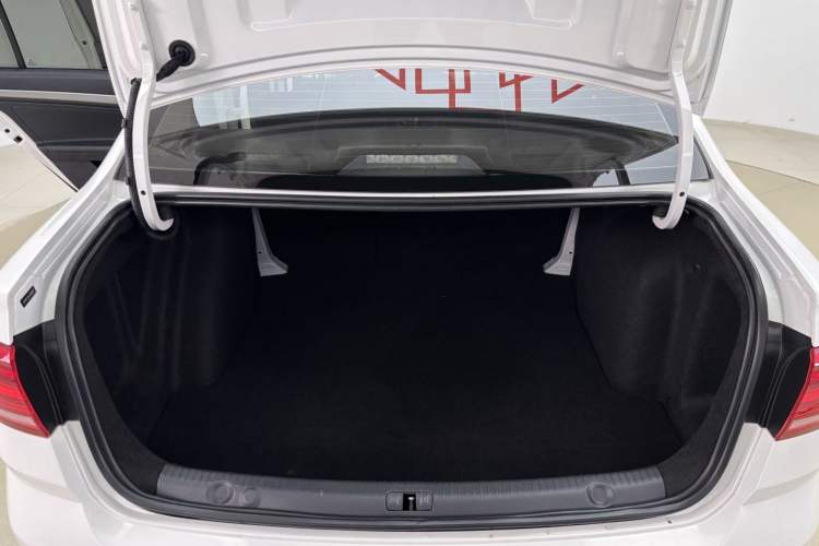 Used Volkswagen Lavida 2017 1.6L Automatic Comfort Edition
