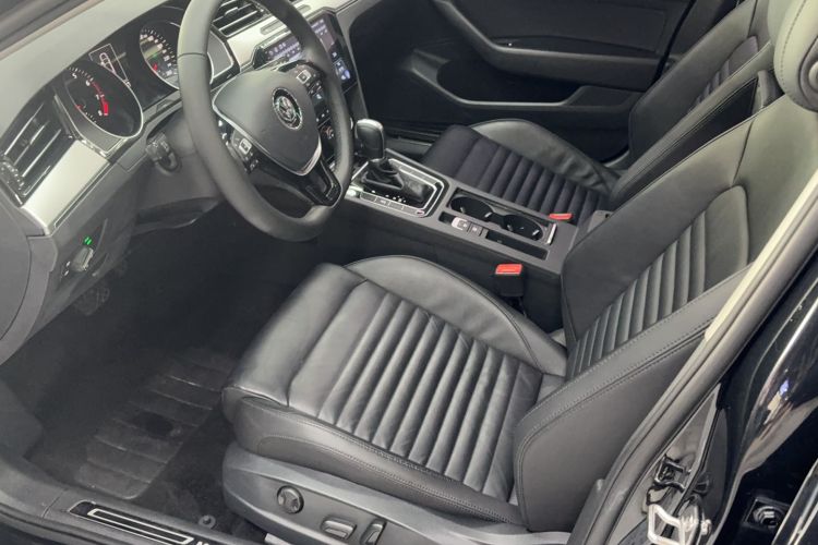 Used Volkswagen Magotan 2018 280TSI DSG Leading Model
