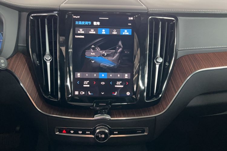 Used Volvo XC60 New Energy 2024 T8 Plug-in Hybrid Long-Range All-Wheel Drive Smart Luxury Edition
