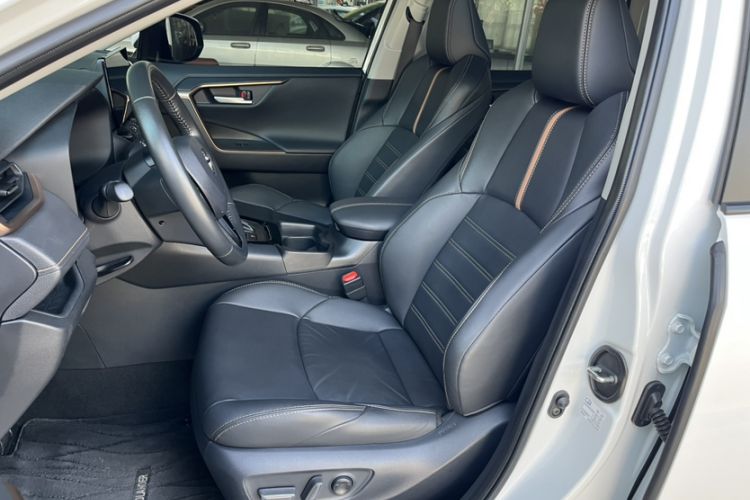 Used Toyota Wildlander 2024 Dual-Motor 2.5L E-CVT Two-Wheel Drive Luxury PLUS Edition