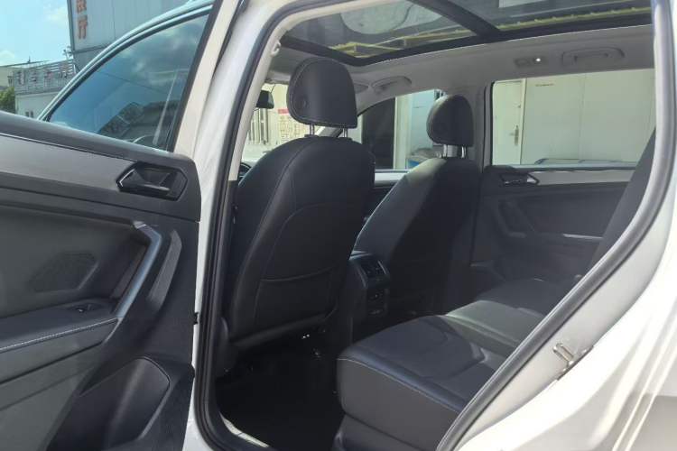 Used Volkswagen Tiguan L 2019 Revised 330TSI Automatic Two-Wheel Drive Smart & Luxury Edition China VI Standard
