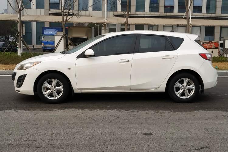 Used Mazda Mazda 3 2015 Hatchback 1.6L Automatic Elite Model

