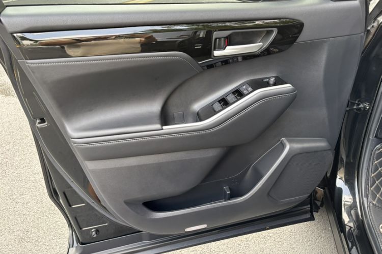 Used Toyota Highlander 2022 Dual-Engine 2.5L Four-Wheel Drive Prestige Version 7 Seats
