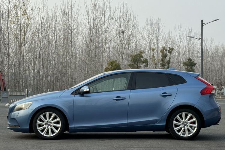 Used Volvo V40 2015 1.6T Zhiyi Edition
