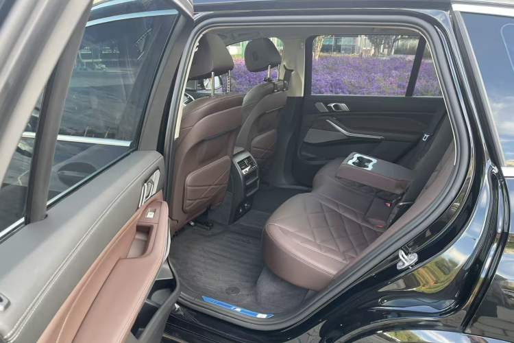 Used BMW X5 2022 xDrive 30Li Luxury M Sport Package
