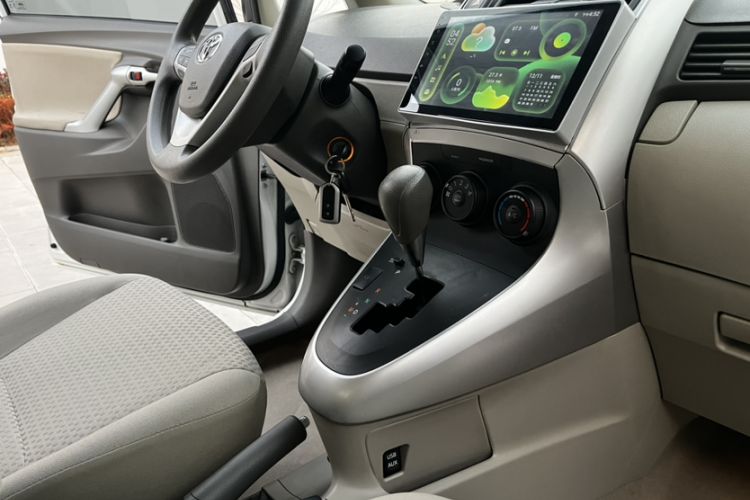 Used Toyota Verso 2015 180E CVT Crossover Edition
