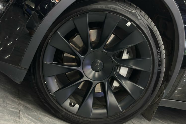 Used Tesla Model Y 2022 Long-Range All-Wheel-Drive Version
