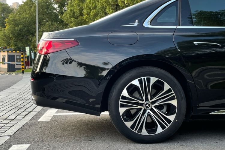 Used Mercedes-Benz E-Class 2025 Facelift E 300 L Luxury Edition
