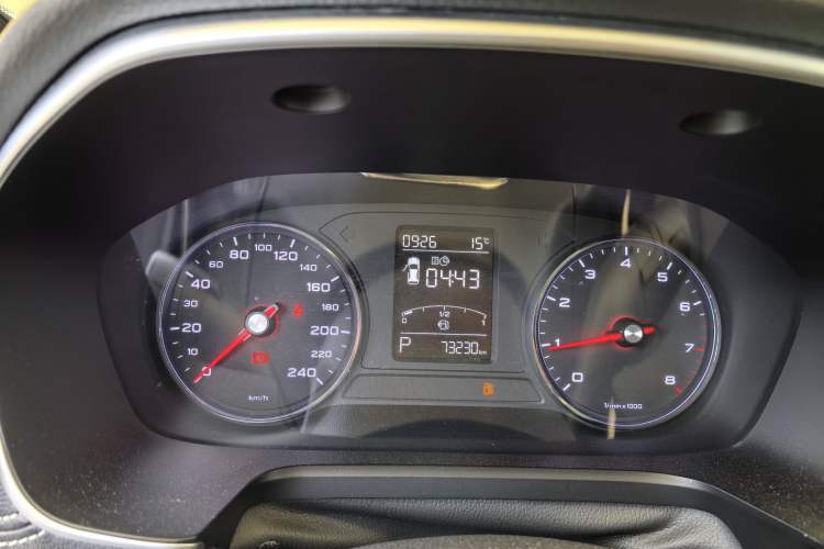 Used Roewe RX5 2016 20T Two-Wheel Drive Automatic Internet Smart Edition
