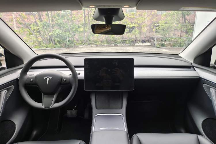 Used Tesla Model Y 2024 Rear-Wheel-Drive Version
