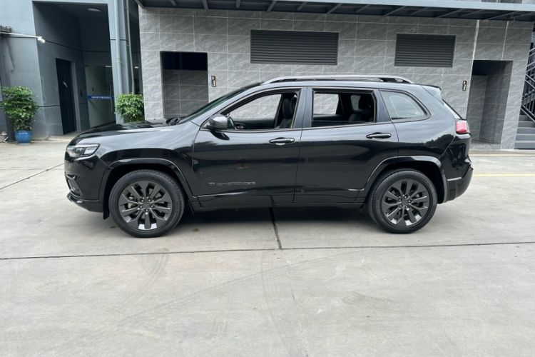 Used  Cherokee 2021 2.0T Four-Wheel Drive 80th Anniversary Edition

