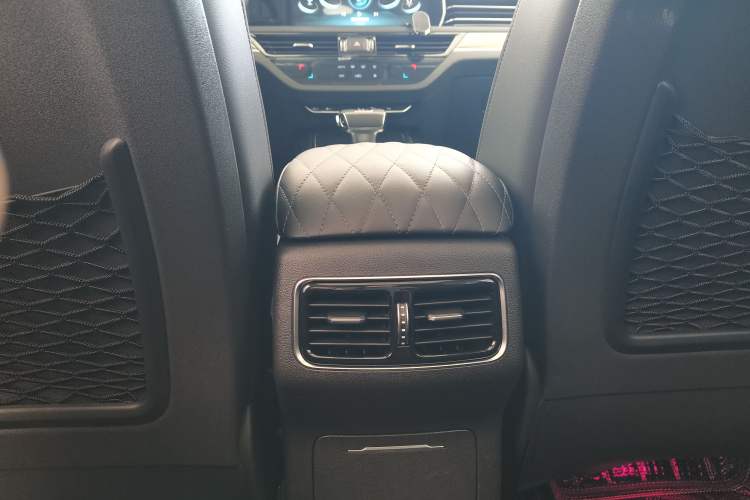 Used Hongqi HS5 2022 Revised Version 2.0T Smart Connect Flagship Edition
