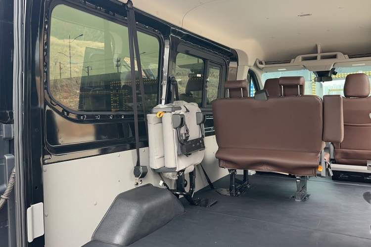 Used Ford Transit T8 2024 T8 2.3T Diesel Automatic Mid-axle Mid-roof 6-Seater Multi-function Version 2/2/2