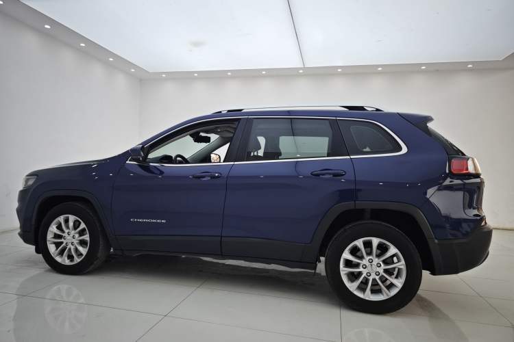 Used  Cherokee 2019 2.0L 2WD Premium Edition China VI
