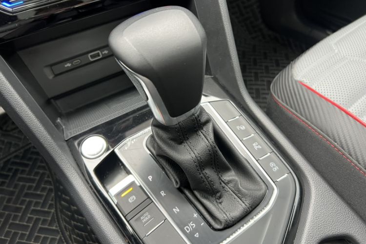 Used Volkswagen Tiguan L 2022 330TSI Automatic Two-Wheel Drive R-Line Flagship Edition
