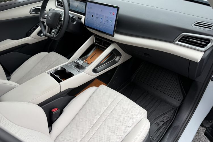 Used BYD Yuan UP 2024 401KM Leading Edition
