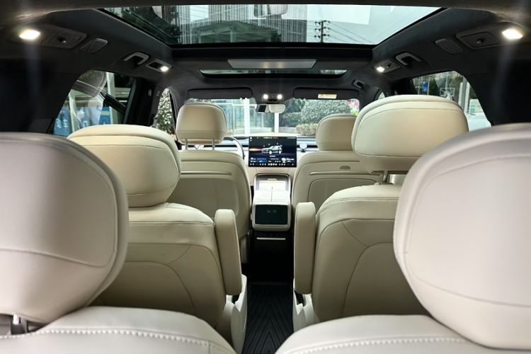 Used ONVO Luxeed L90 2025 Model—Ultra Six-Seater Version