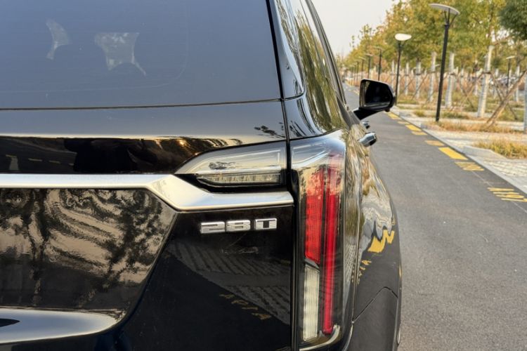 Used Cadillac XT6 2020 28T Six-Seater Luxury Sporty Enjoy-the-Comfort Safety Edition
