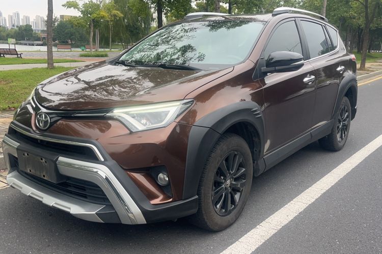 Used Toyota RAV4 2019 2.0L CVT Two-Wheel Drive Fashion X Limited Edition China VI Standard
