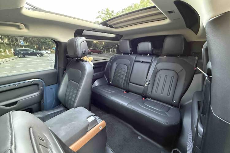 Used Land Rover Defender 2022 90 2.0T P300 X-DYNAMIC HSE
