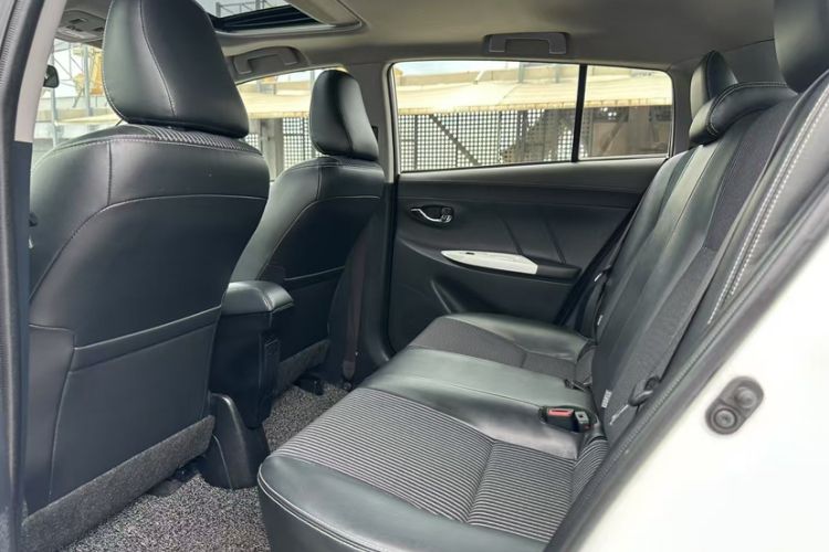 Used Toyota YARiS L 2016 1.5G Automatic XunSu Model with Sunroof
