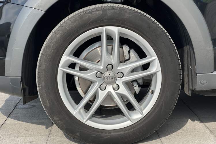 Used Audi Q5 2017 Plus 40 TFSI Technology Model
