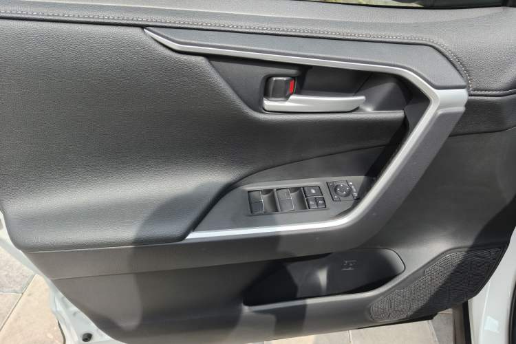 Used Toyota Wildlander 2022 2.0L CVT Two-Wheel Drive Luxury PLUS Edition
