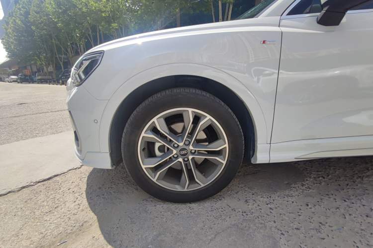 Used Audi Q3 2024 40 TFSI Fashion Dynamic Model
