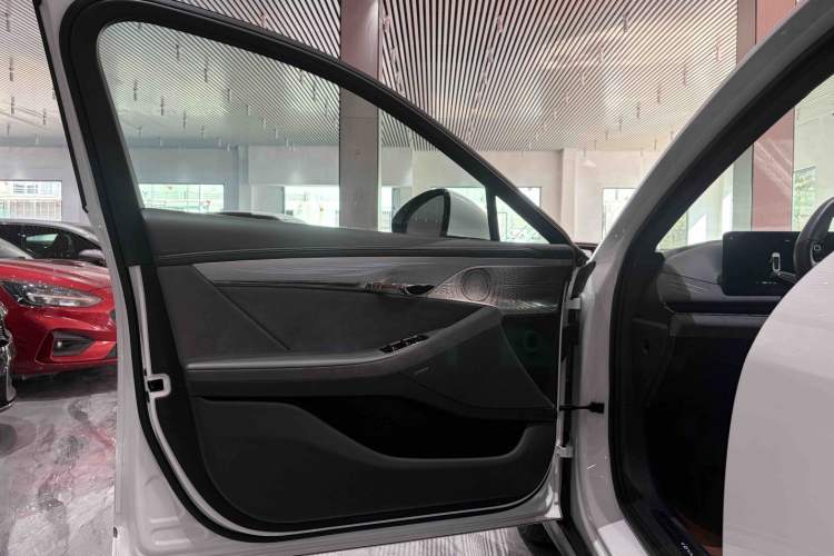 Used VOYAH PASSION 2024 PHEV Four-Wheel Drive Ultra-Long Range Flagship Model
