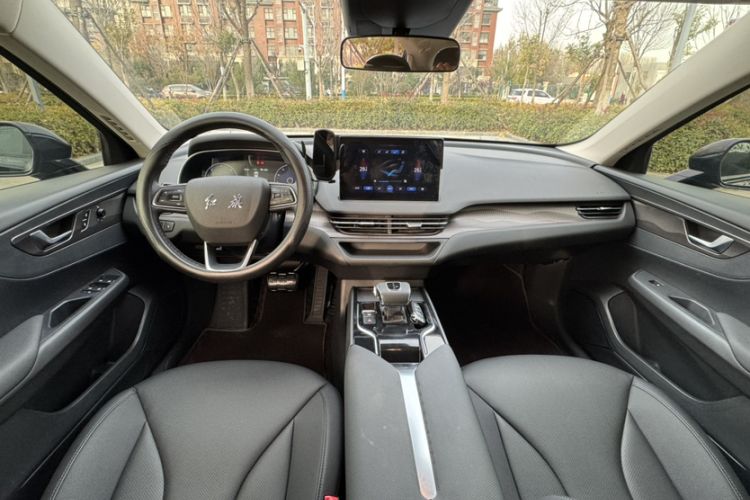 Used Hongqi E-QM5 2022 431 km Charge & Enjoy Edition
