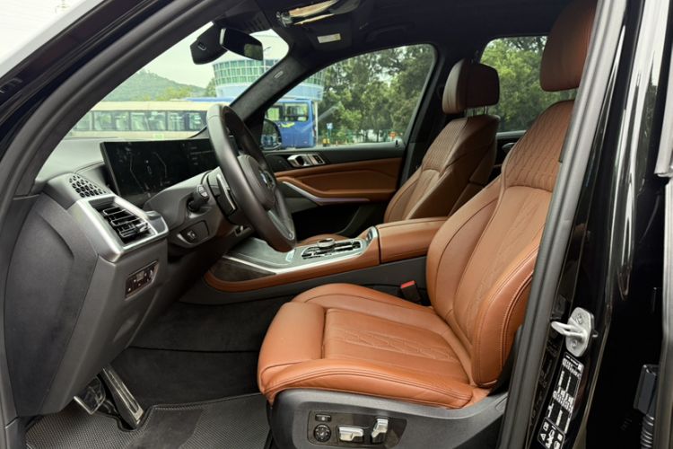 Used BMW X7 2023 xDrive40i Luxury M Sport Package
