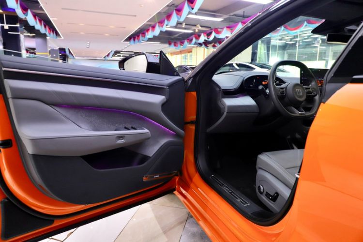 Used Zeekr 001 2025 WE Edition 100 kWh Rear-Wheel Drive
