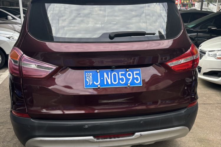 Used SWM X7 2016 1.8L Manual Luxury Edition 7 Seats