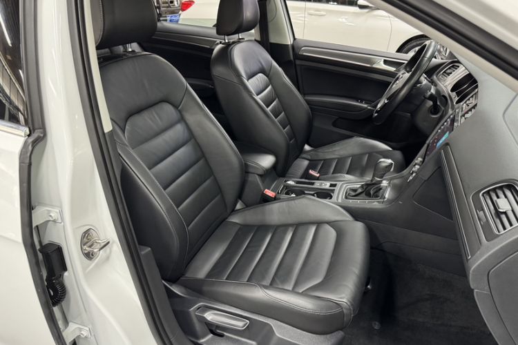 Used Volkswagen Golf 2016 230TSI Automatic Luxury Version
