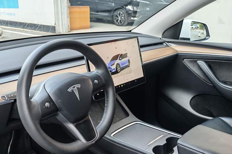 Used Tesla Model Y 2022 Rear-Wheel-Drive Version
