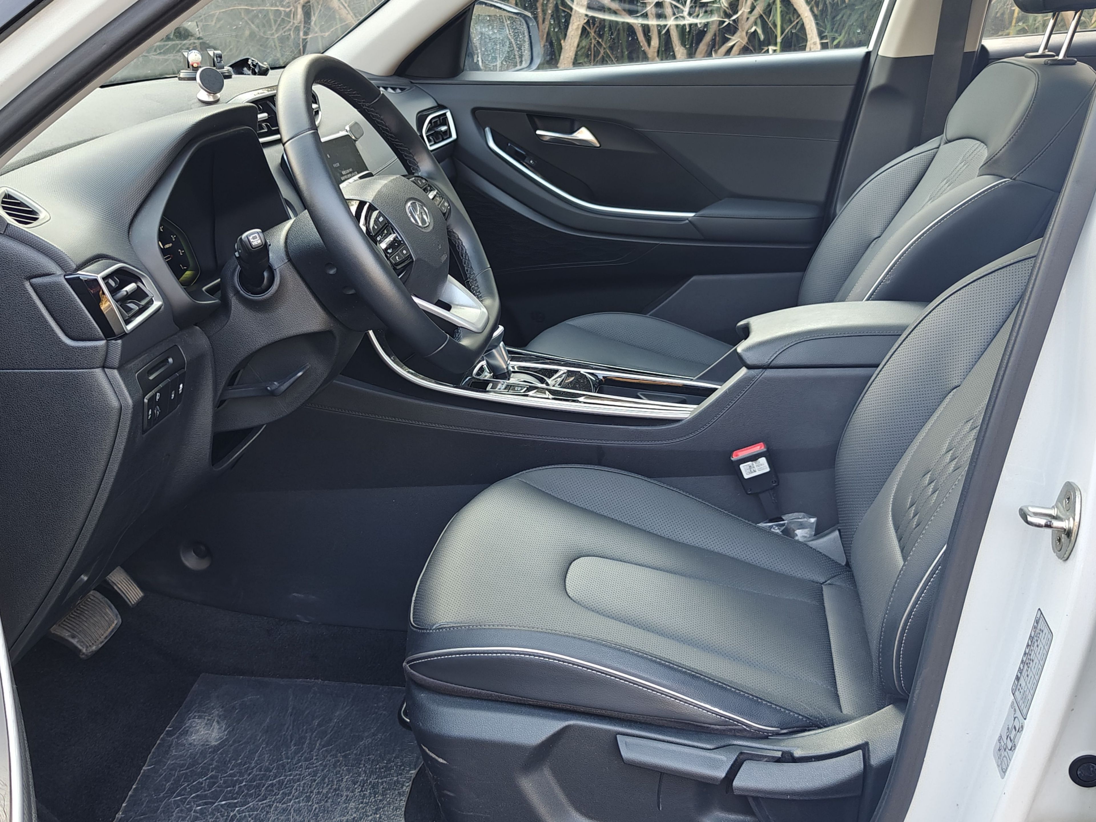 Переднее сиденье в автомобиле