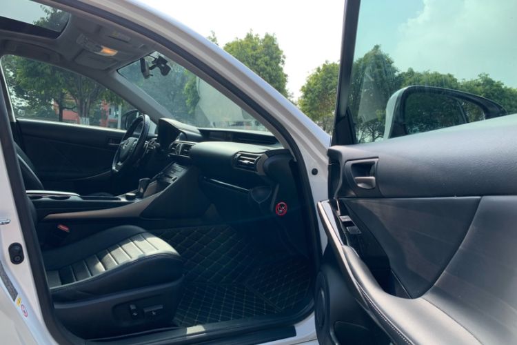 Used Lexus IS 2017 300 FENGSHANG Edition