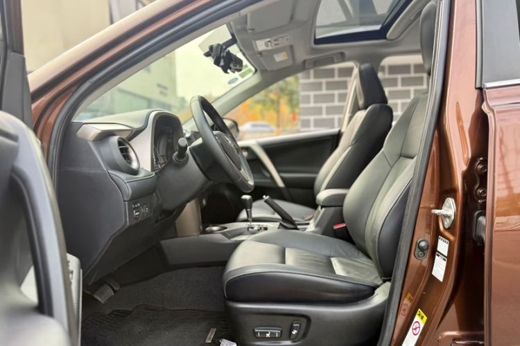 Used Toyota RAV4 2015 2.0L CVT Four-Wheel Drive New Edition
