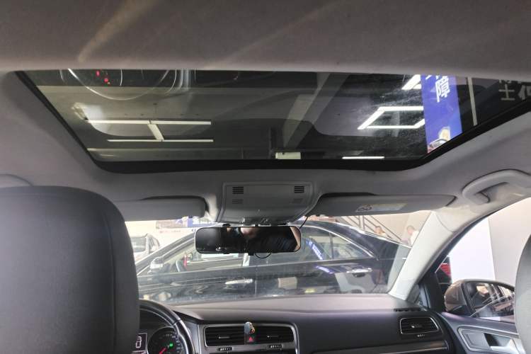 Used Volkswagen Golf 2016 230TSI Automatic Comfort Version
