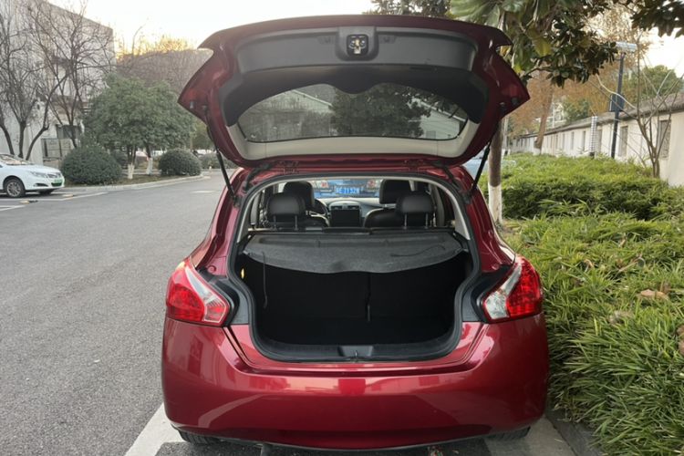 Used Nissan Tiida 2011 1.6L CVT Smart Version
