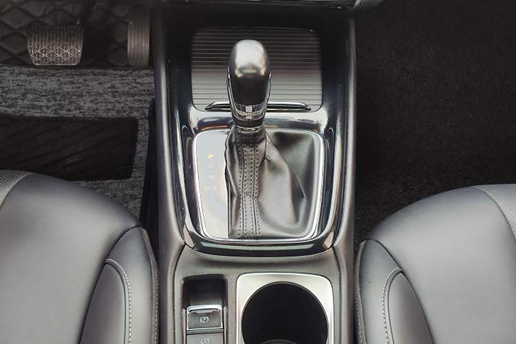 Used Roewe i5 2020 1.5L Automatic 4G Connect Luxury Flagship Edition
