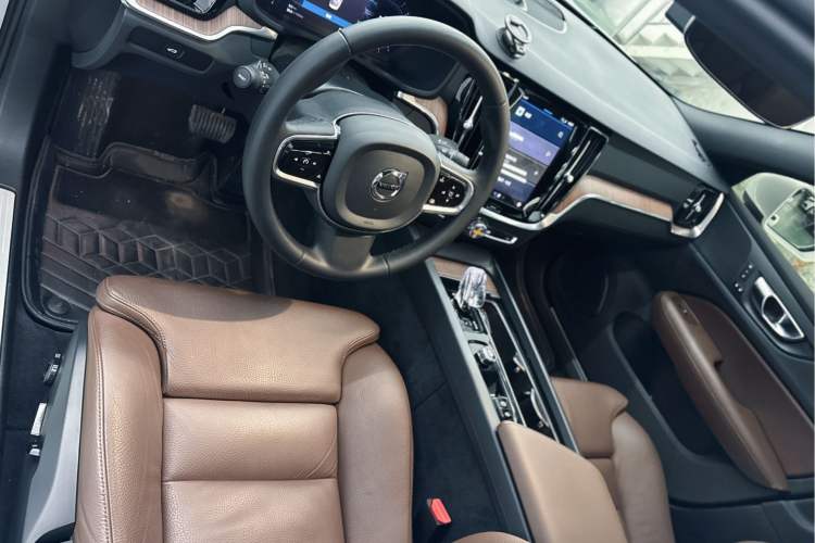 Used Volvo S60 2024 B4 Zhiyuan Luxury Edition
