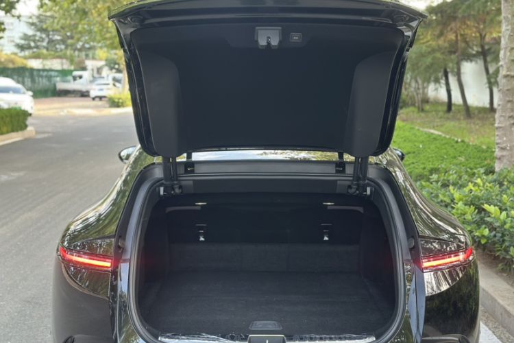 Used  12 2025 Ultra Extended-Range Edition
