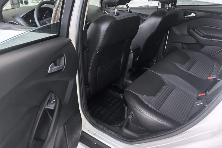 Used Ford Focus 2015 Hatchback 1.6L Automatic Fashion Edition