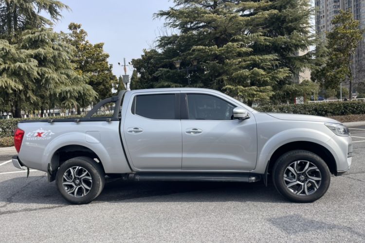 Used Dongfeng Ruichi 7 2022 2.3T Automatic Two-Wheel Drive Diesel Standard Version with Long Cargo Bed and Flat-Floor Design M9T
