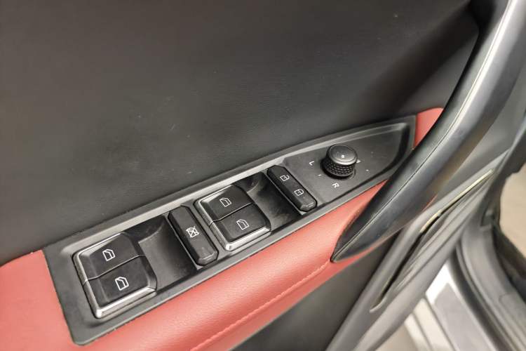 Used Lynk & Co 06 2020 1.5T JinPro model
