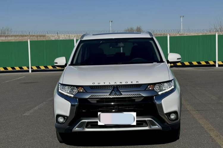 Used Mitsubishi Outlander 2020 2.0L Two-Wheel Drive Comfort Edition 7-Seater
