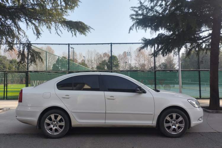 Used Skoda Octavia 2015 Classic Model 1.6L Automatic Elegance Edition