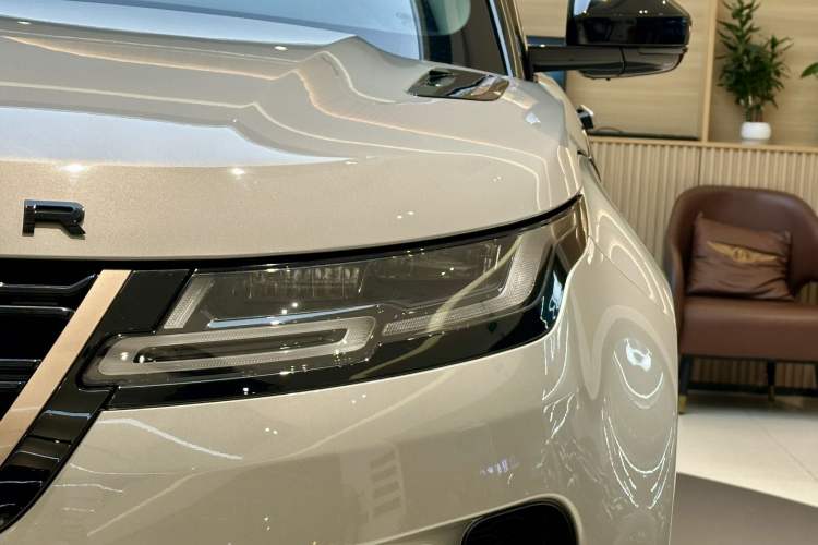 Used Land Rover Range Rover Evoque 2023 Aurora L 249 PS Collins Antique Bronze Special Edition
